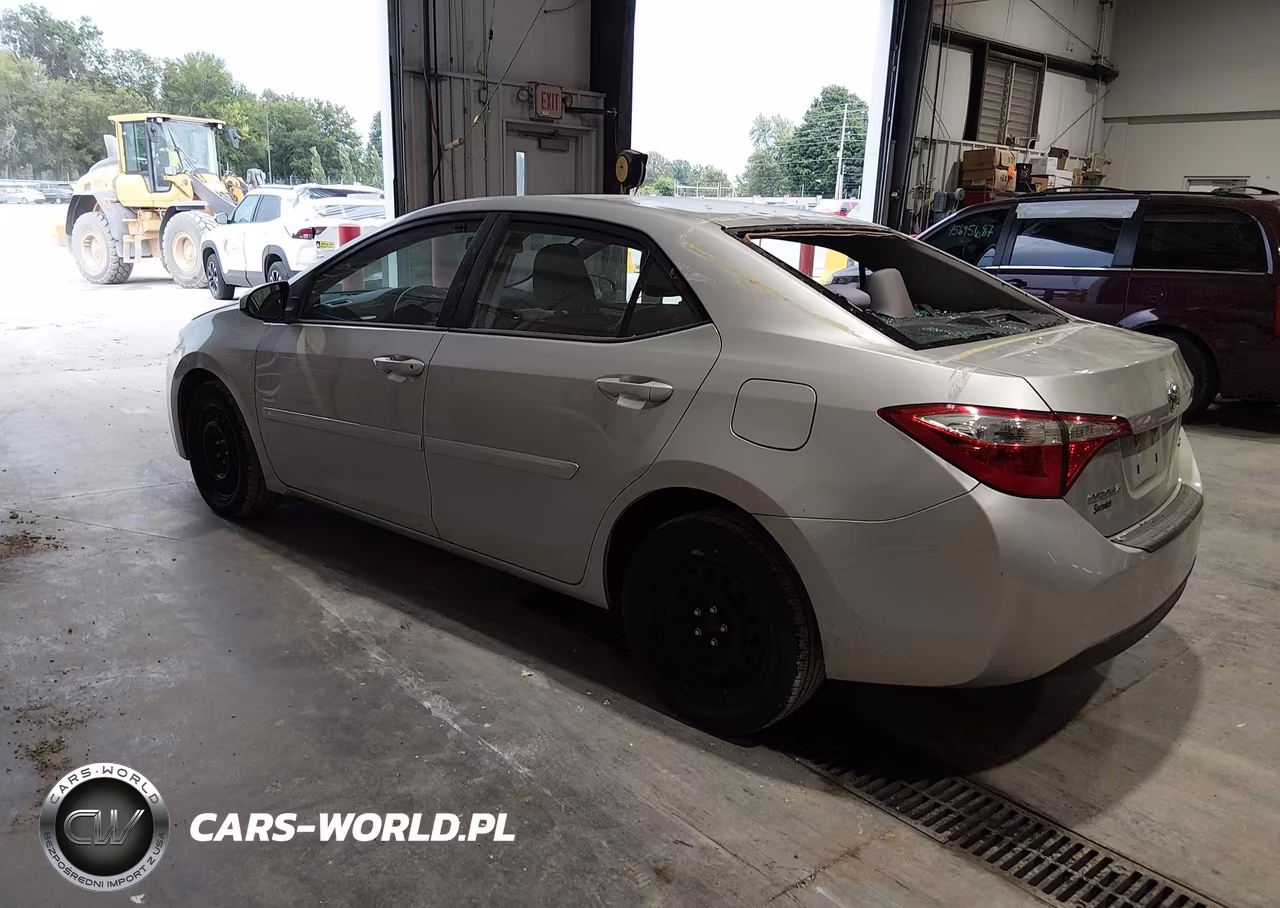 2015 Toyota Corolla Le VIN:5YFBURHE2FP327516 - 3