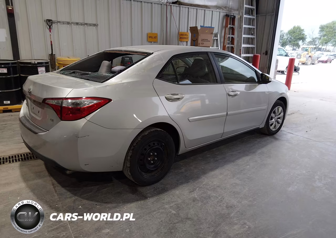 2015 Toyota Corolla Le VIN:5YFBURHE2FP327516 - 4