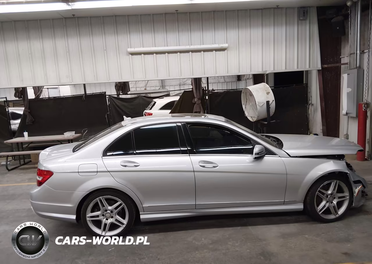 2013 Mercedes-Benz C 300 Sport 4Matic VIN:WDDGF8AB7DG082131 - 13
