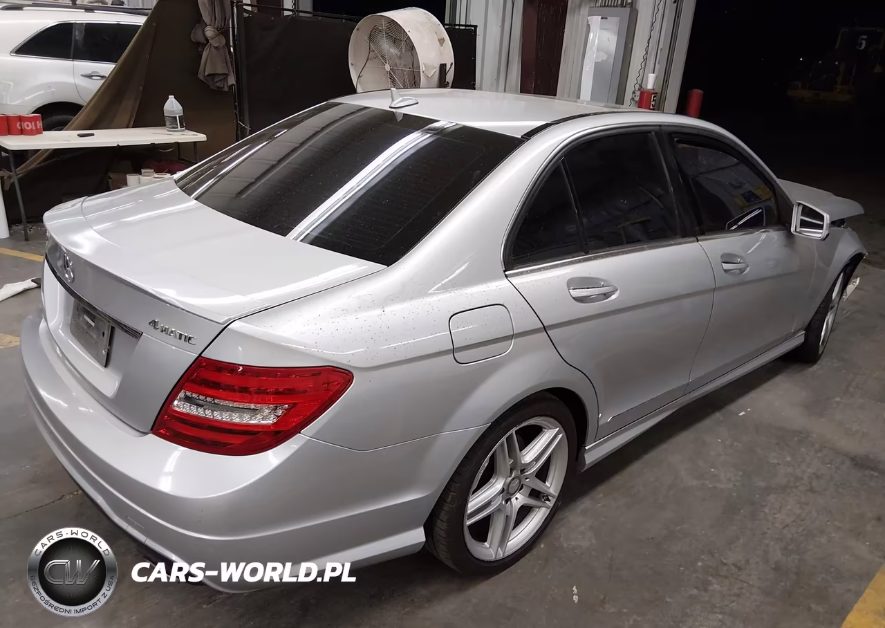 2013 Mercedes-Benz C 300 Sport 4Matic VIN:WDDGF8AB7DG082131 - 4