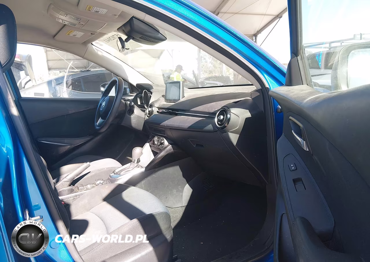 2017 Toyota Yaris Ia VIN:3MYDLBYV2HY158332 - 5