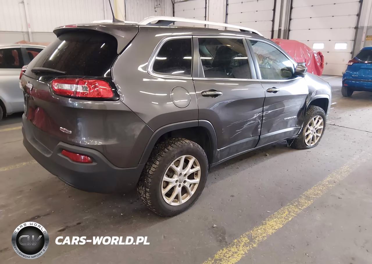 2017 Jeep Cherokee Latitude VIN:1C4PJMCB6HD237077 - 4