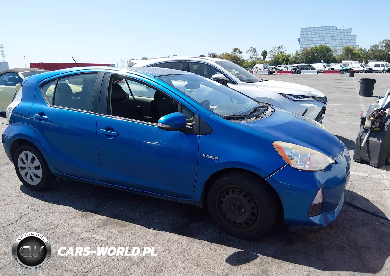 2014 Toyota Prius C Two VIN:JTDKDTB3XE1073271 - 13