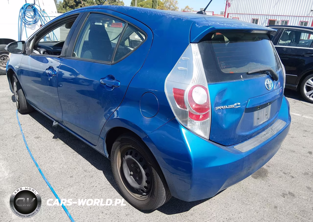 2014 Toyota Prius C Two VIN:JTDKDTB3XE1073271 - 3
