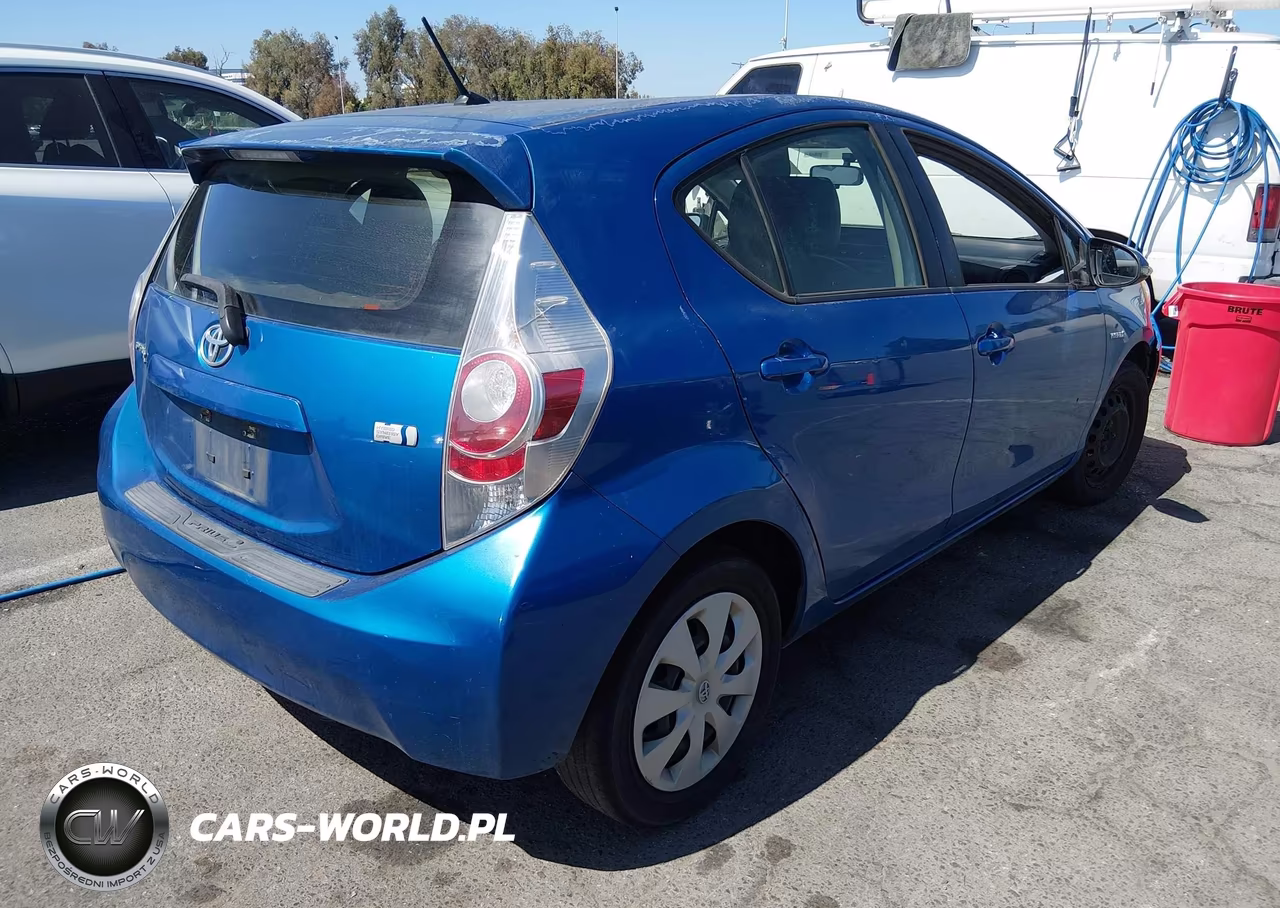 2014 Toyota Prius C Two VIN:JTDKDTB3XE1073271 - 4