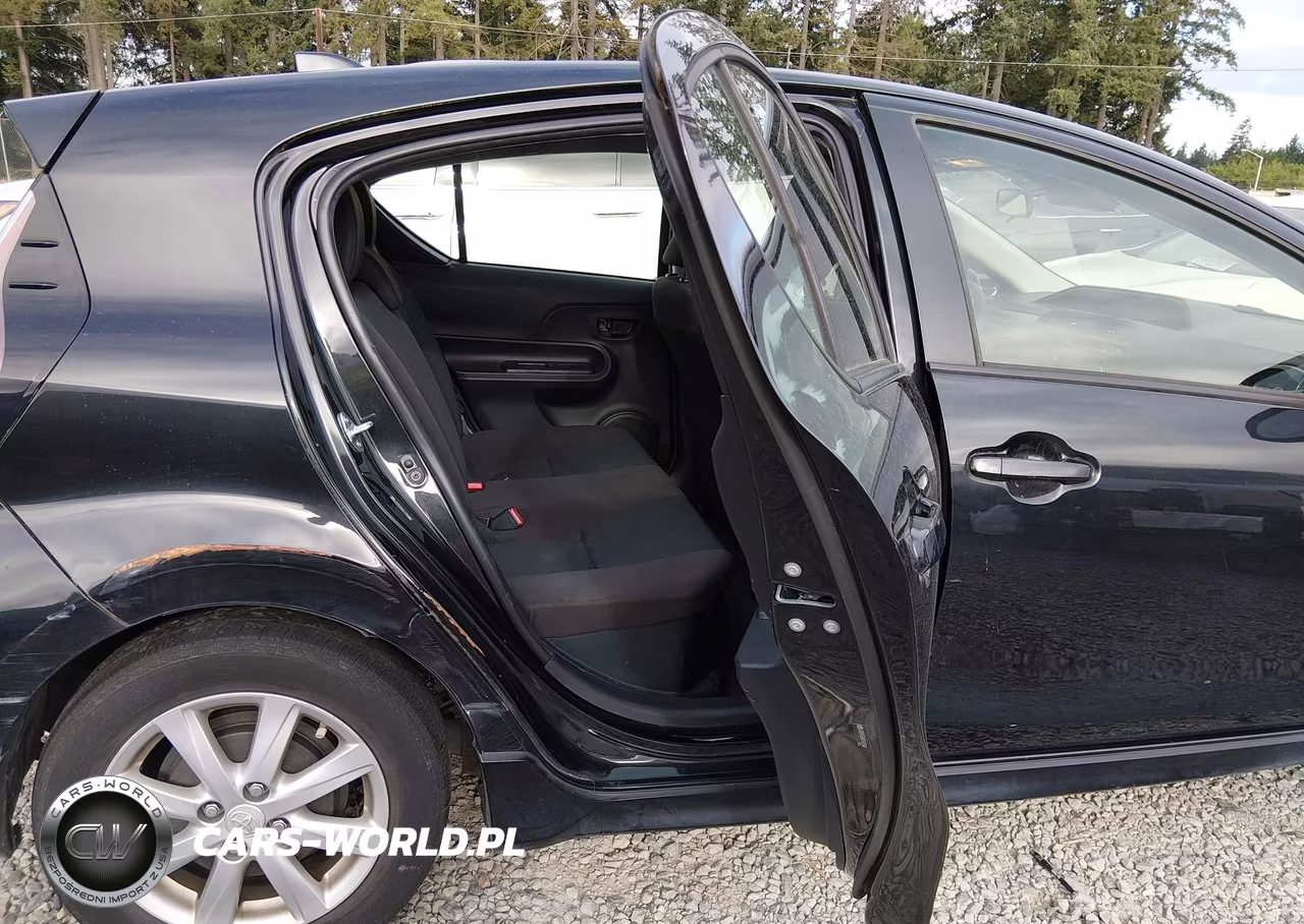 2017 Toyota Prius C Two VIN:JTDKDTB34H1597598 - 8