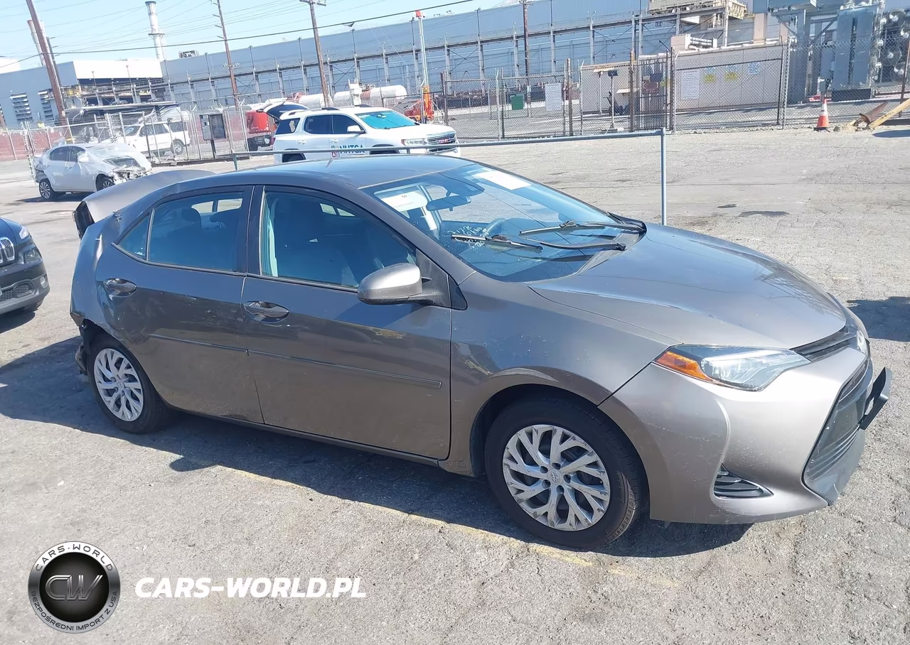 2018 Toyota Corolla Le VIN:5YFBURHE8JP785635 - 12