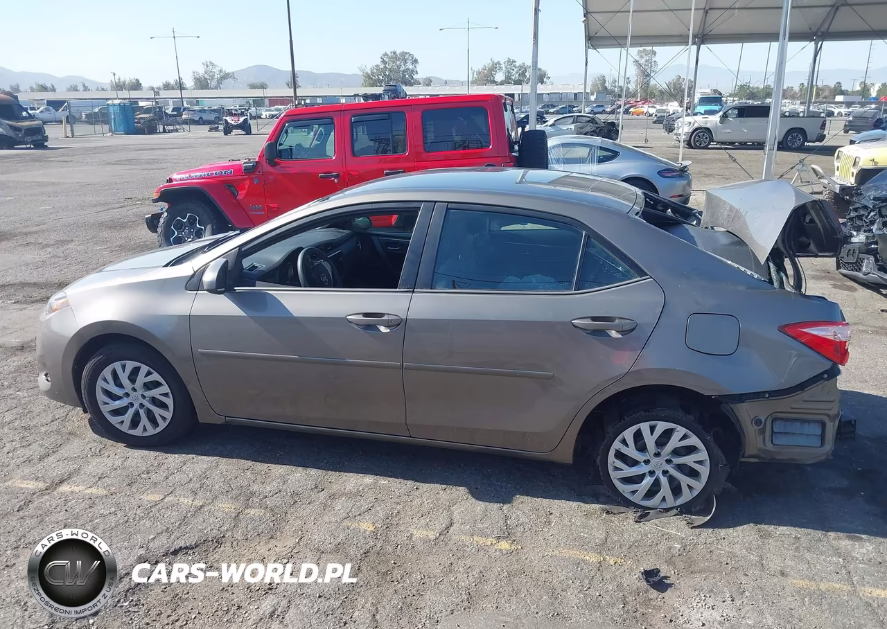 2018 Toyota Corolla Le VIN:5YFBURHE8JP785635 - 13