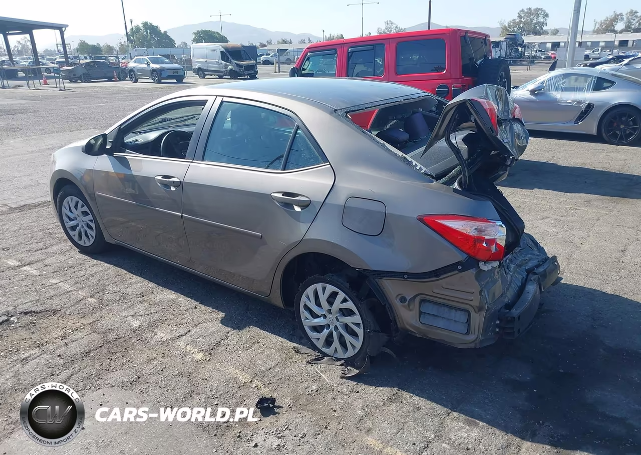2018 Toyota Corolla Le VIN:5YFBURHE8JP785635 - 3