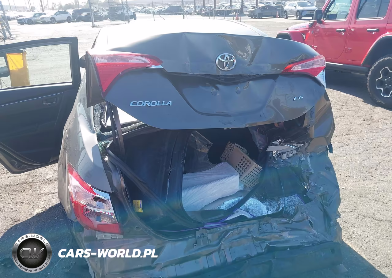 2018 Toyota Corolla Le VIN:5YFBURHE8JP785635 - 6