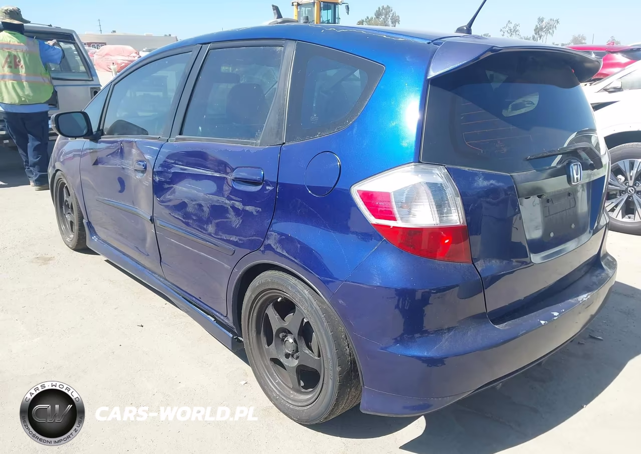 2011 Honda Fit Sport VIN:JHMGE8H54BC010450 - 3