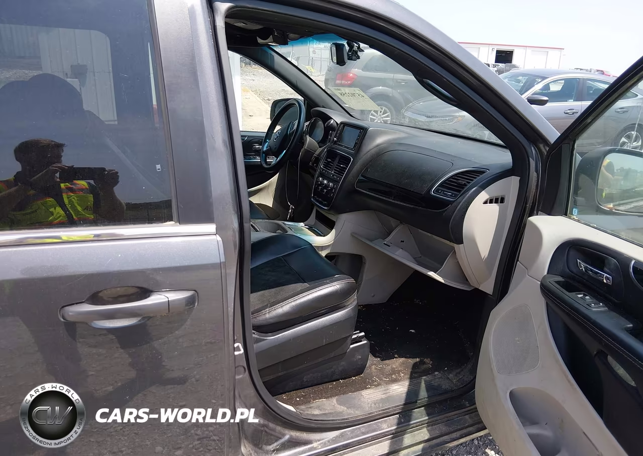 2018 Dodge Grand Caravan Sxt VIN:2C4RDGCG8JR328755 - 5