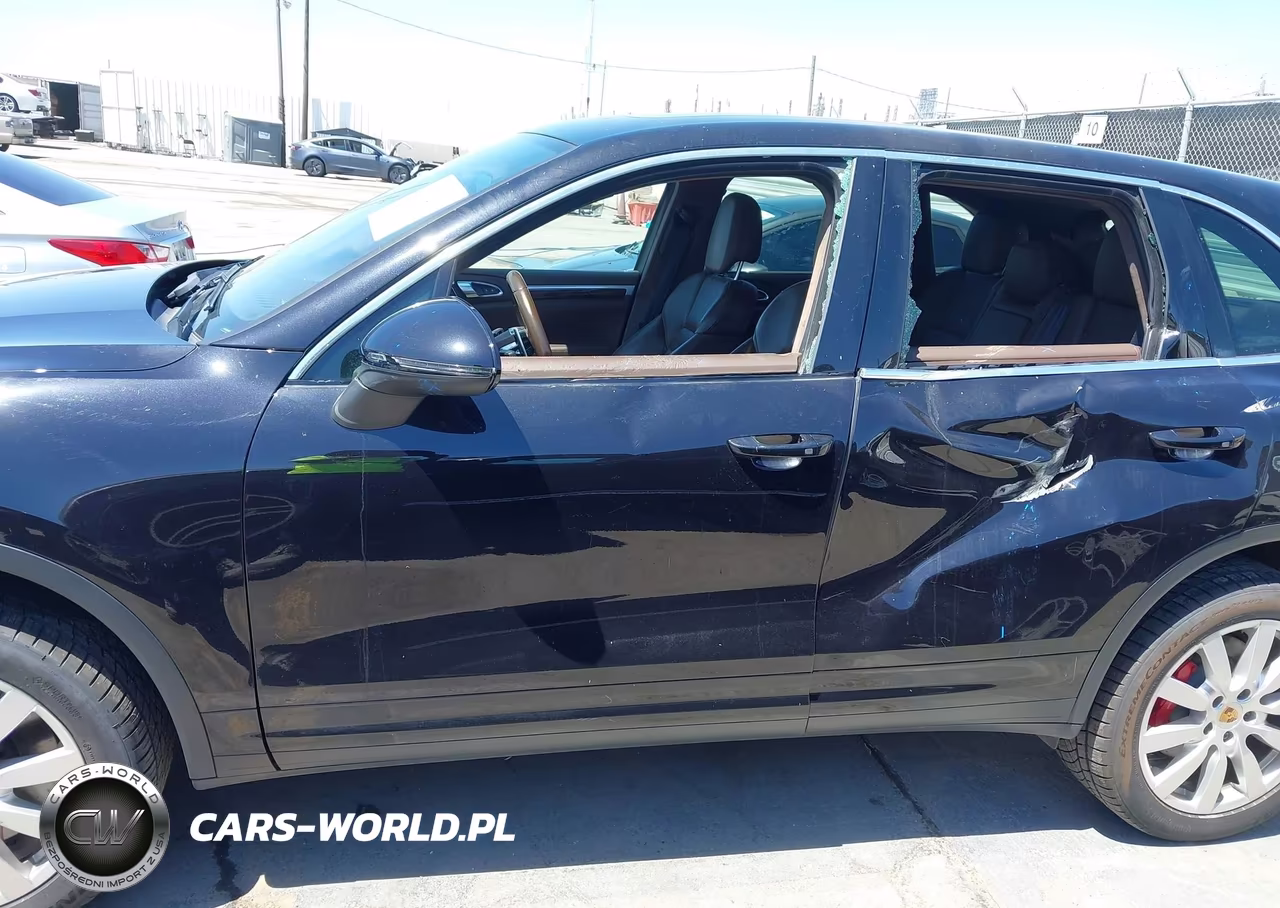 2015 Porsche Cayenne Turbo VIN:WP1AC2A21FLA82088 - 14