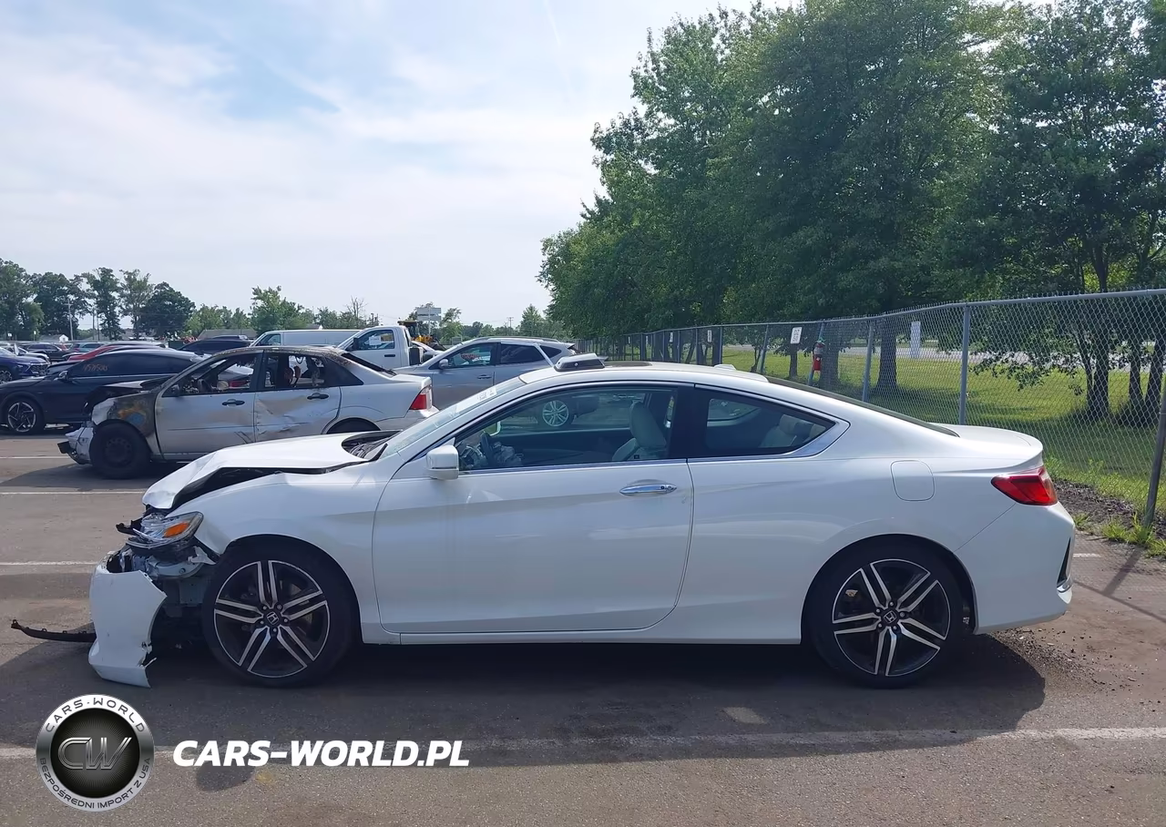 2017 Honda Accord Touring V6 VIN:1HGCT2B0XHA005260 - 14