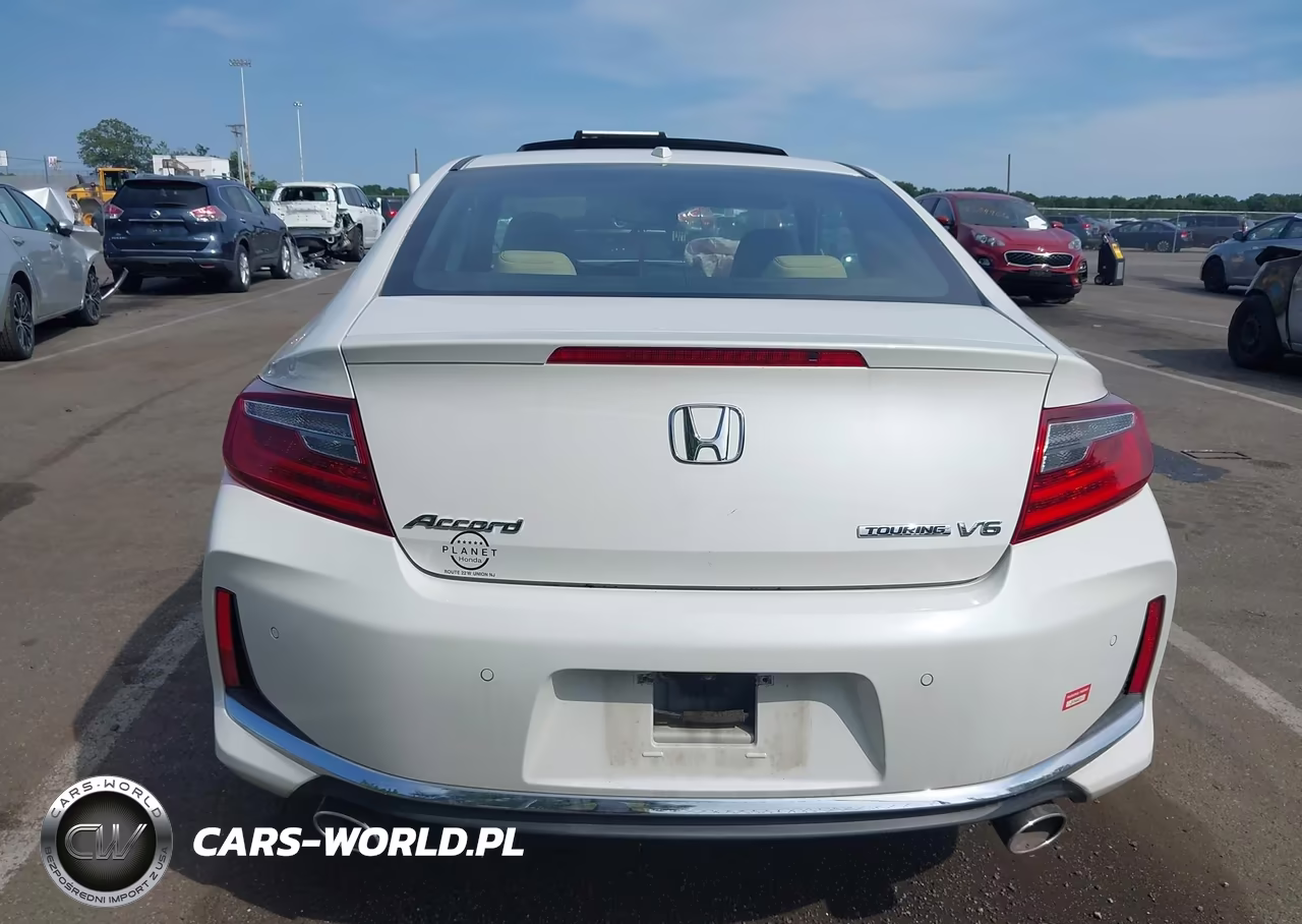 2017 Honda Accord Touring V6 VIN:1HGCT2B0XHA005260 - 16