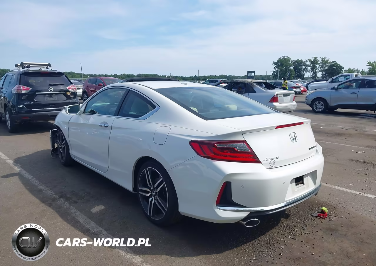 2017 Honda Accord Touring V6 VIN:1HGCT2B0XHA005260 - 3