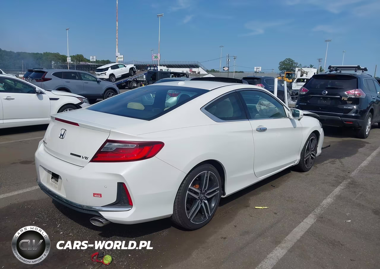 2017 Honda Accord Touring V6 VIN:1HGCT2B0XHA005260 - 4