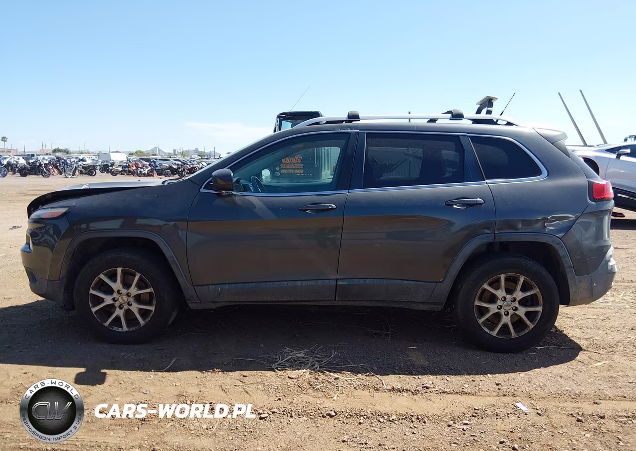 2015 Jeep Cherokee Latitude VIN:1C4PJMCBXFW589046 - 14