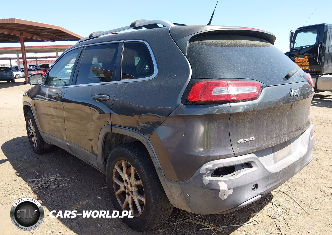 2015 Jeep Cherokee Latitude VIN:1C4PJMCBXFW589046 - 3
