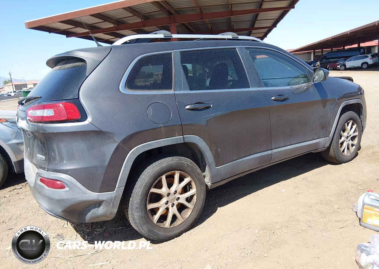 2015 Jeep Cherokee Latitude VIN:1C4PJMCBXFW589046 - 4