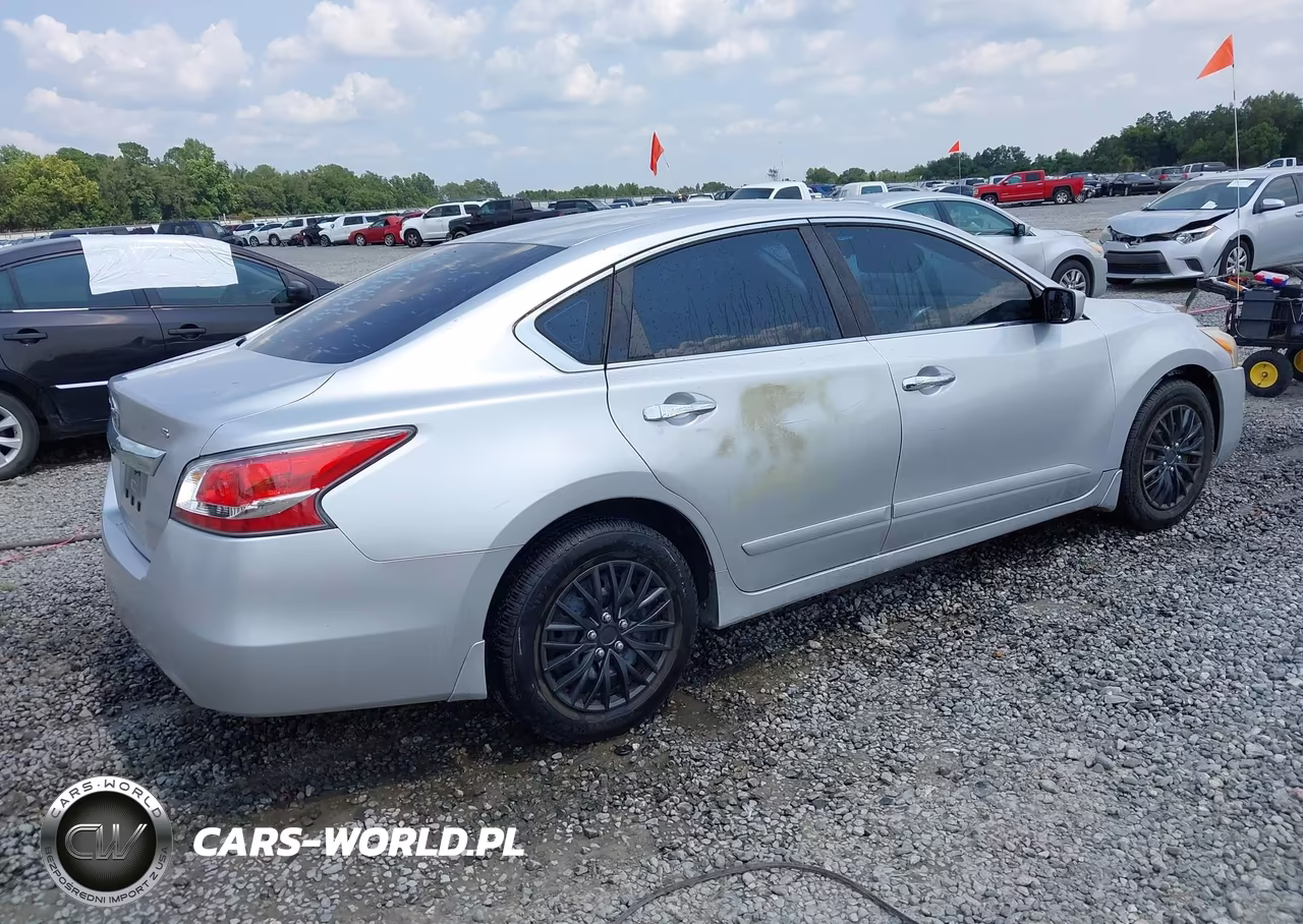 2015 Nissan Altima 2.5 S VIN:1N4AL3AP8FC211758 - 4