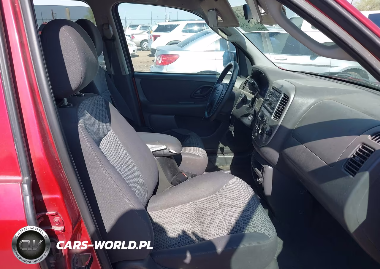 2004 Ford Escape Xlt VIN:1FMYU03184KA41400 - 5