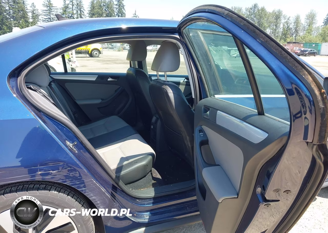2013 Volkswagen Jetta Hybrid Sel Premium VIN:3VW637AJ1DM306688 - 8