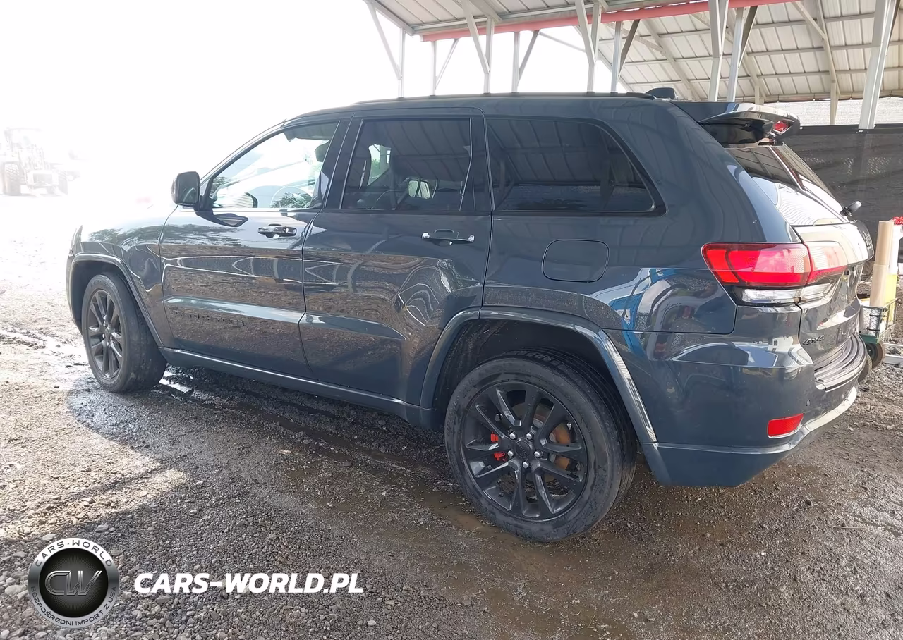 2018 Jeep Grand Cherokee Altitude 4X4 VIN:1C4RJFAGXJC387546 - 3