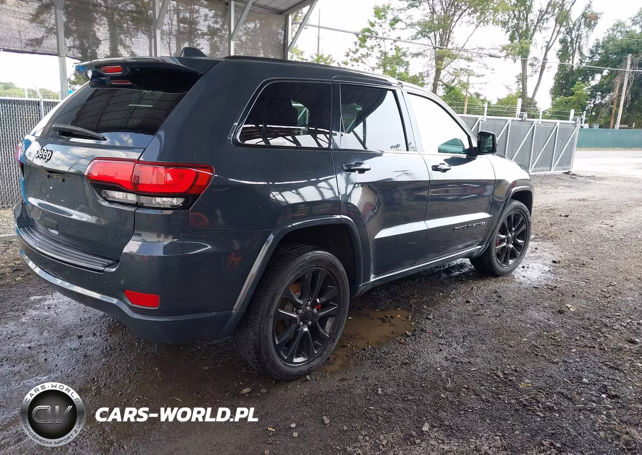2018 Jeep Grand Cherokee Altitude 4X4 VIN:1C4RJFAGXJC387546 - 4