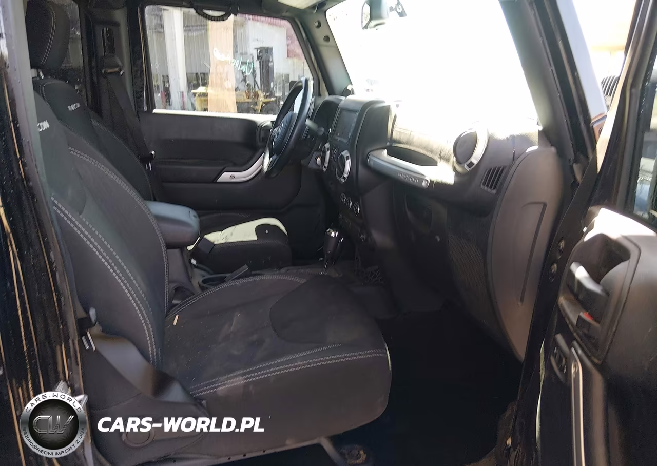 2014 Jeep Wrangler Unlimited Rubicon VIN:1C4BJWFG1EL278053 - 5