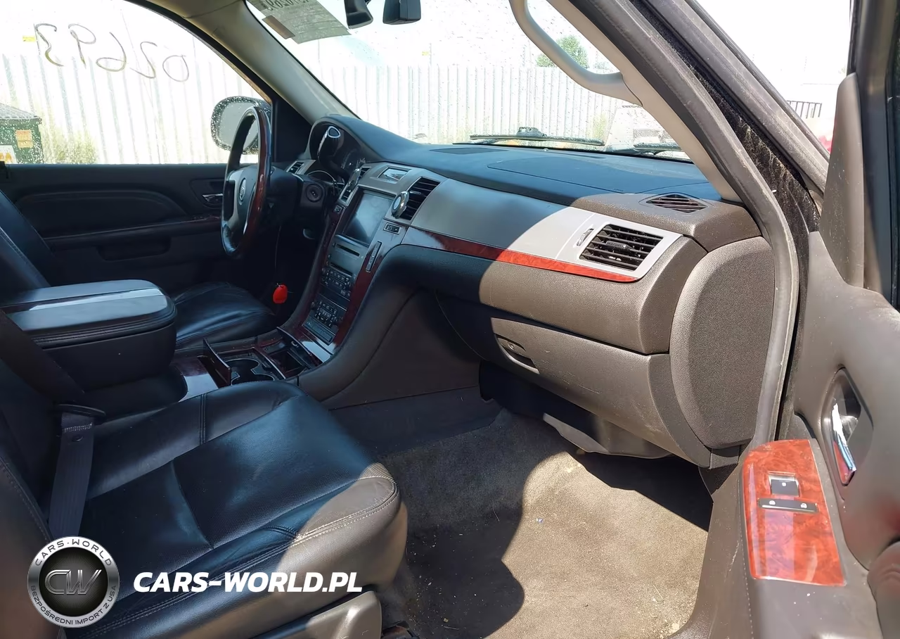 2010 Cadillac Escalade Luxury VIN:1GYUKBEF7AR150831 - 5
