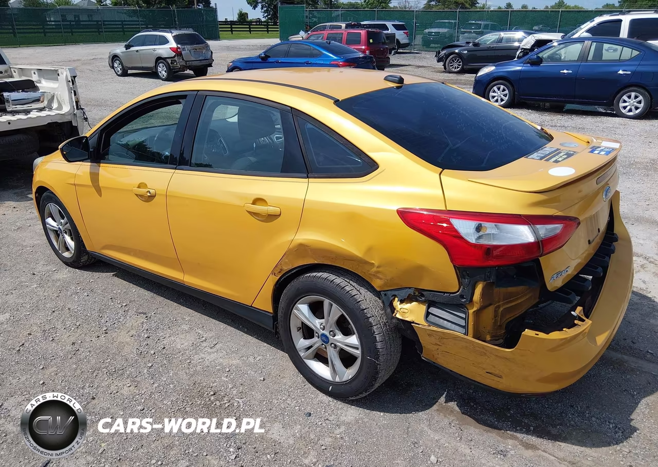 2012 Ford Focus Se VIN:1FAHP3F27CL354115 - 3