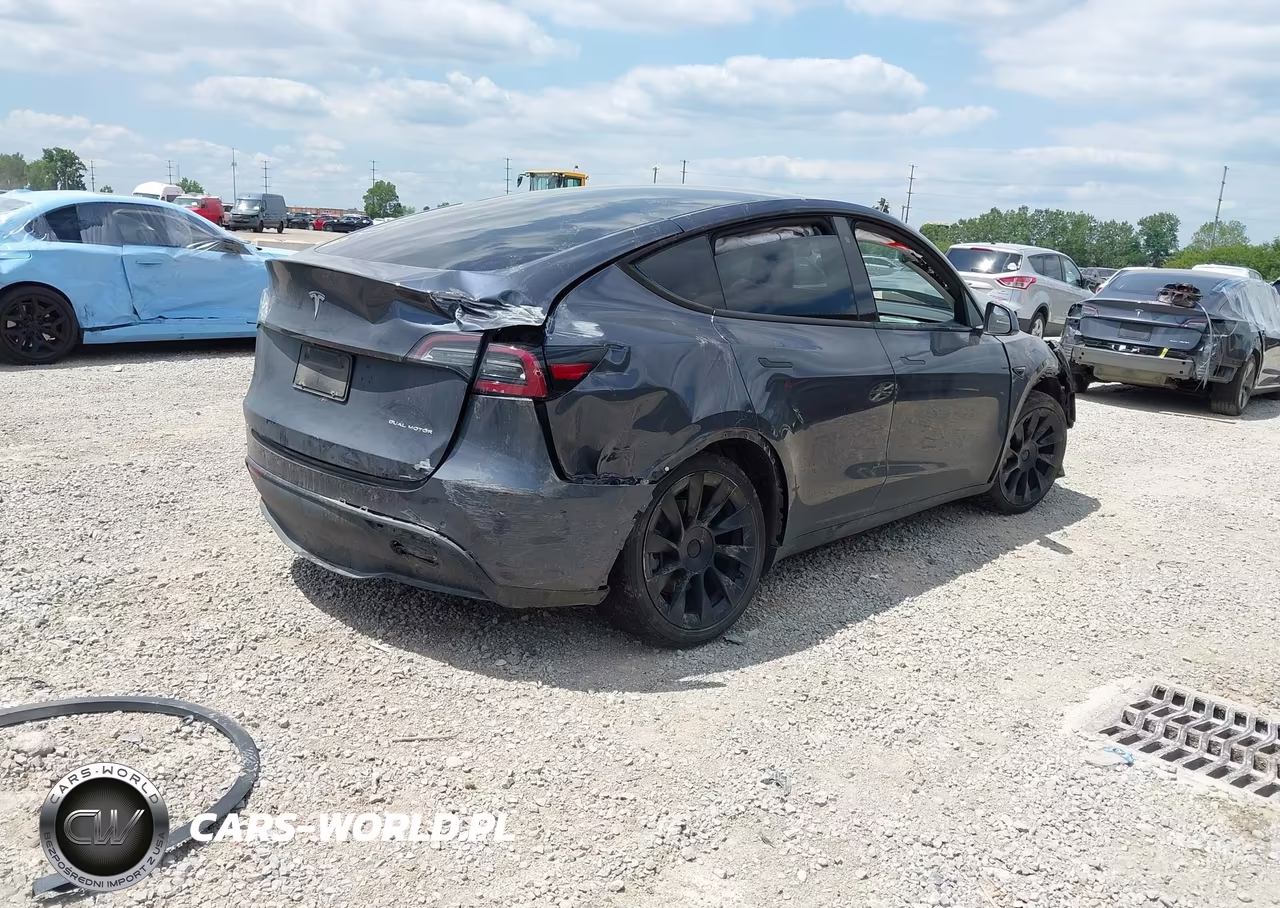 2020 Tesla Model Y Long Range Dual Motor All-Wheel Drive-Performance Dual Motor All-Wheel Drive VIN:5YJYGDEF3LF002494 - 4