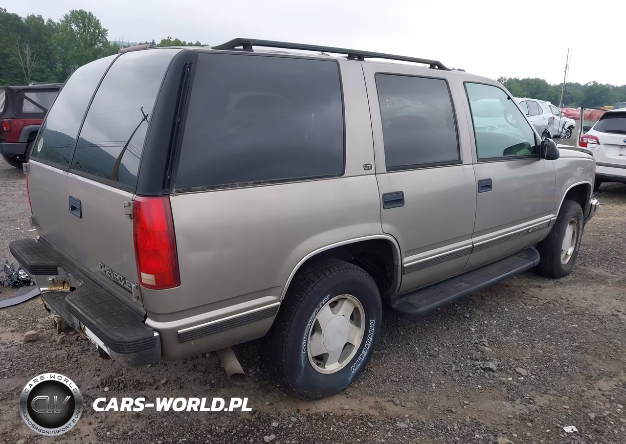 1999 Chevrolet Tahoe Ls VIN:1GNEK13R9XJ349881 - 4