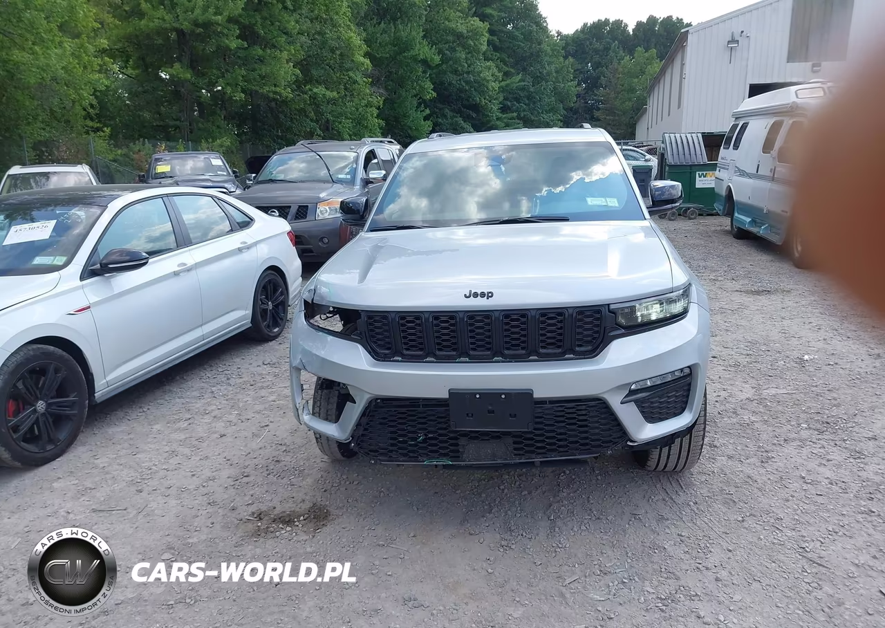 2025 Jeep Grand Cherokee Limited 4X4 VIN:1C4RJHBG0SC360321 - 13