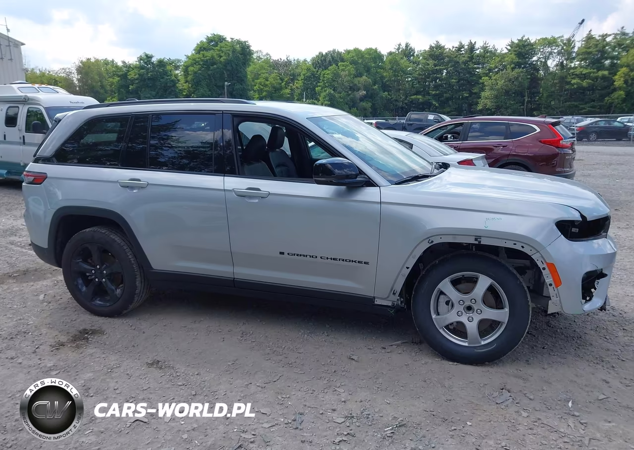 2025 Jeep Grand Cherokee Limited 4X4 VIN:1C4RJHBG0SC360321 - 14
