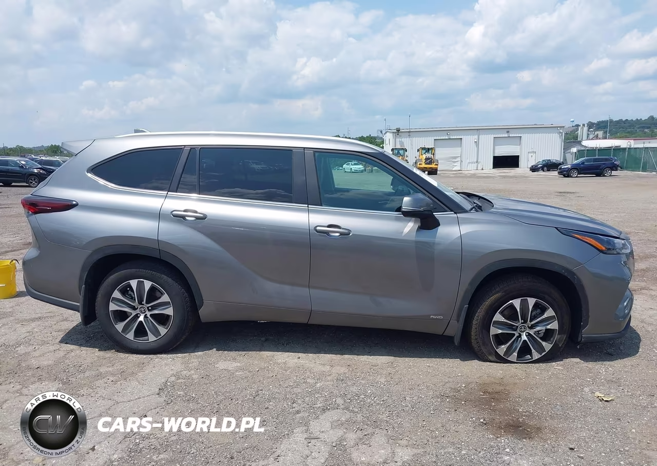 2026 Toyota Highlander Hybrid Xle VIN:5TDKBRCH1TS703178 - 13