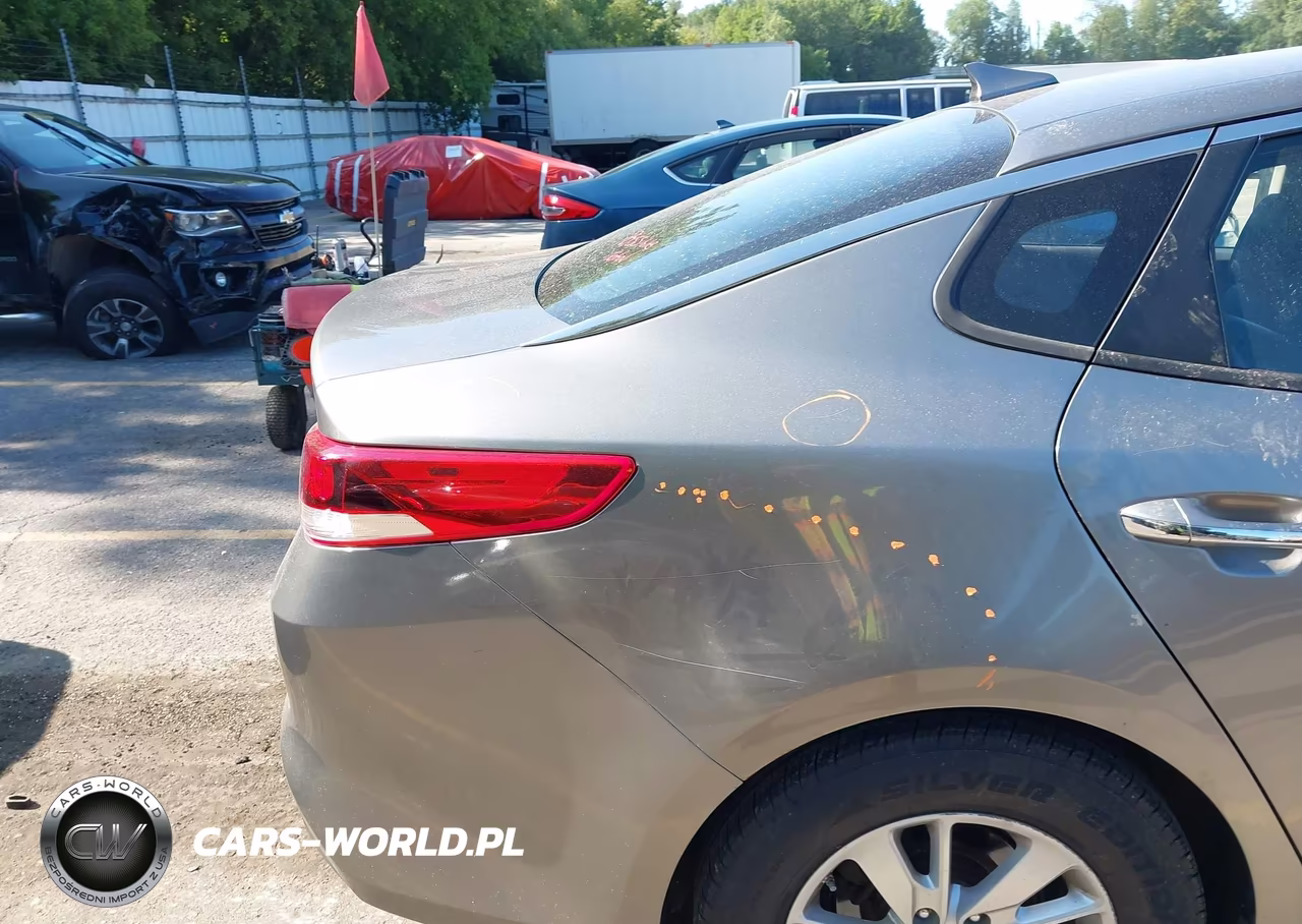 2018 Kia Optima Lx VIN:5XXGT4L30JG182799 - 17