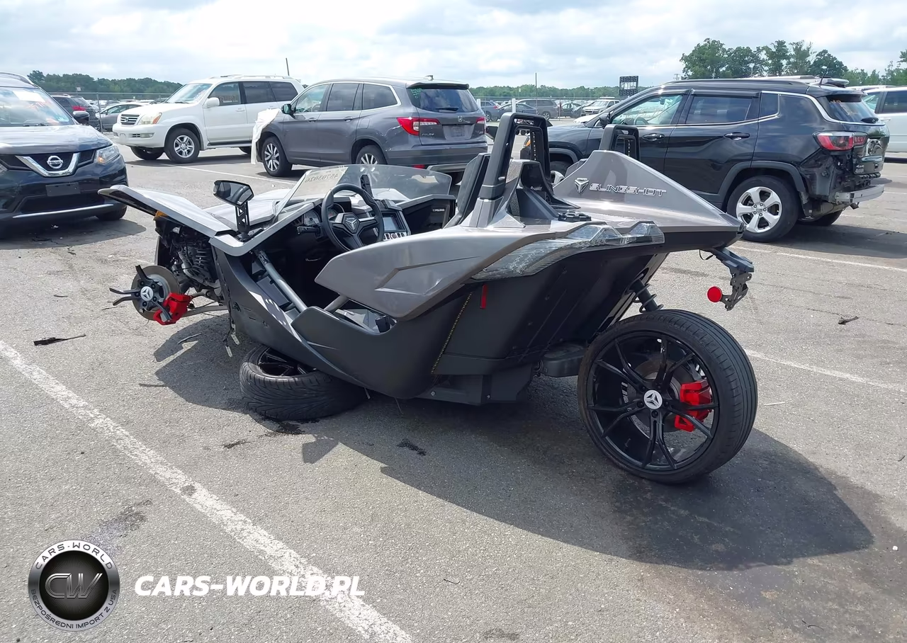 2015 Polaris Slingshot VIN:57XAASFA4F5103177 - 3