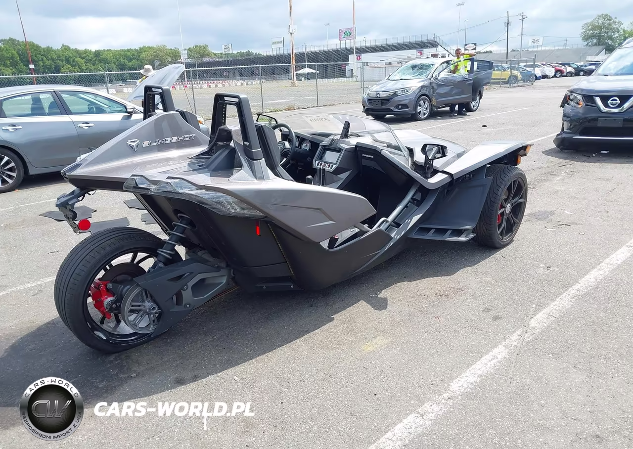 2015 Polaris Slingshot VIN:57XAASFA4F5103177 - 4