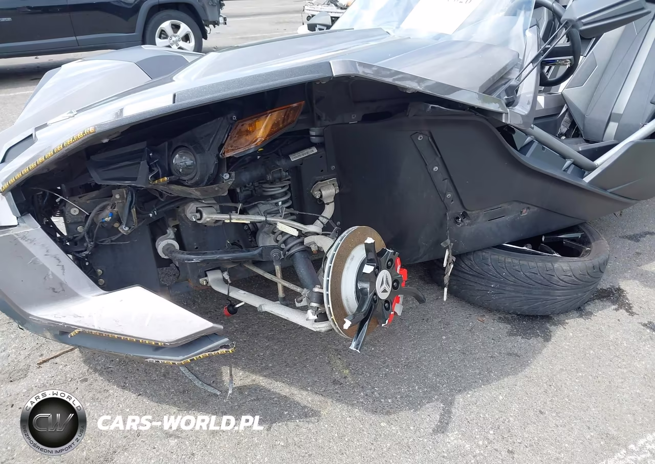 2015 Polaris Slingshot VIN:57XAASFA4F5103177 - 6