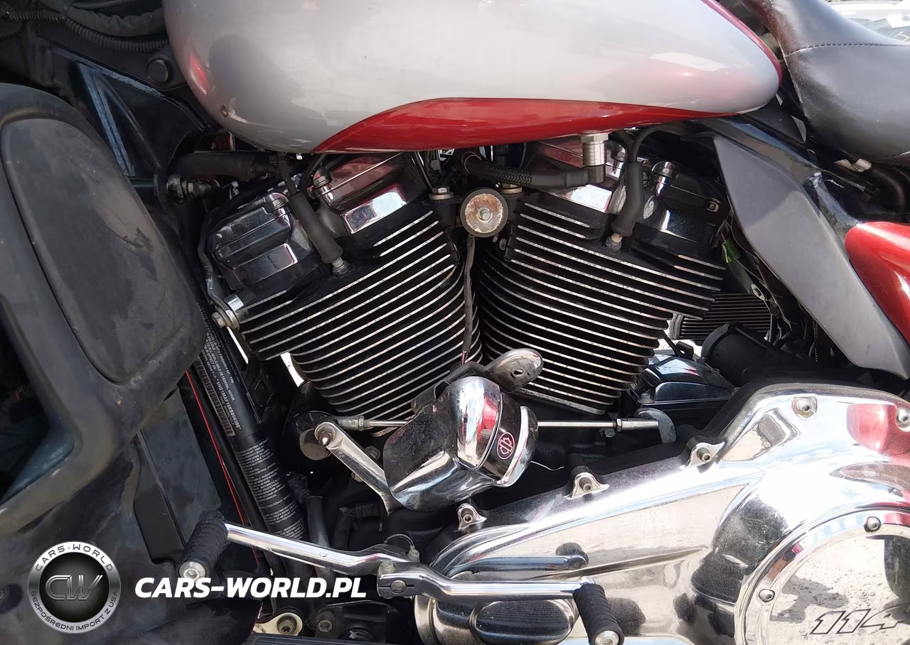 2019 Harley-Davidson Flhtcutg VIN:1HD1MAF16KB856360 - 9