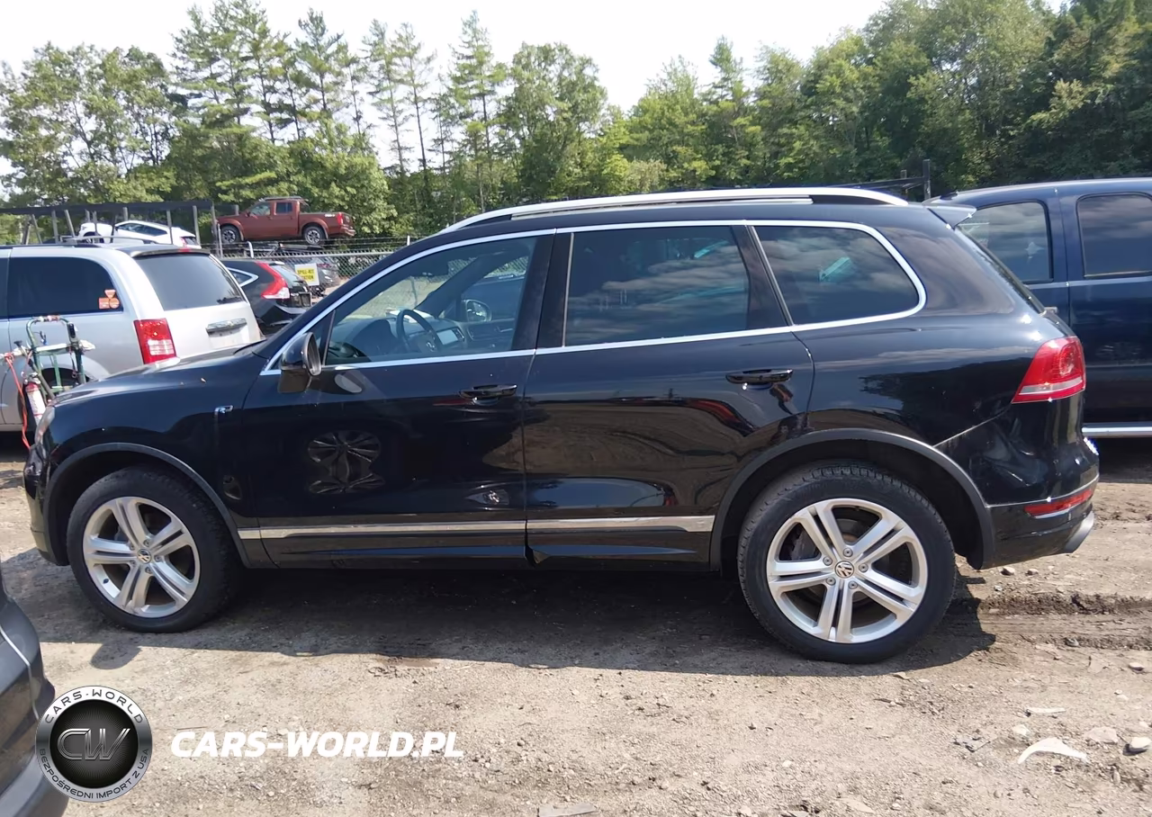 2014 Volkswagen Touareg 3.6L R-Line VIN:WVGDF9BPXED007516 - 14
