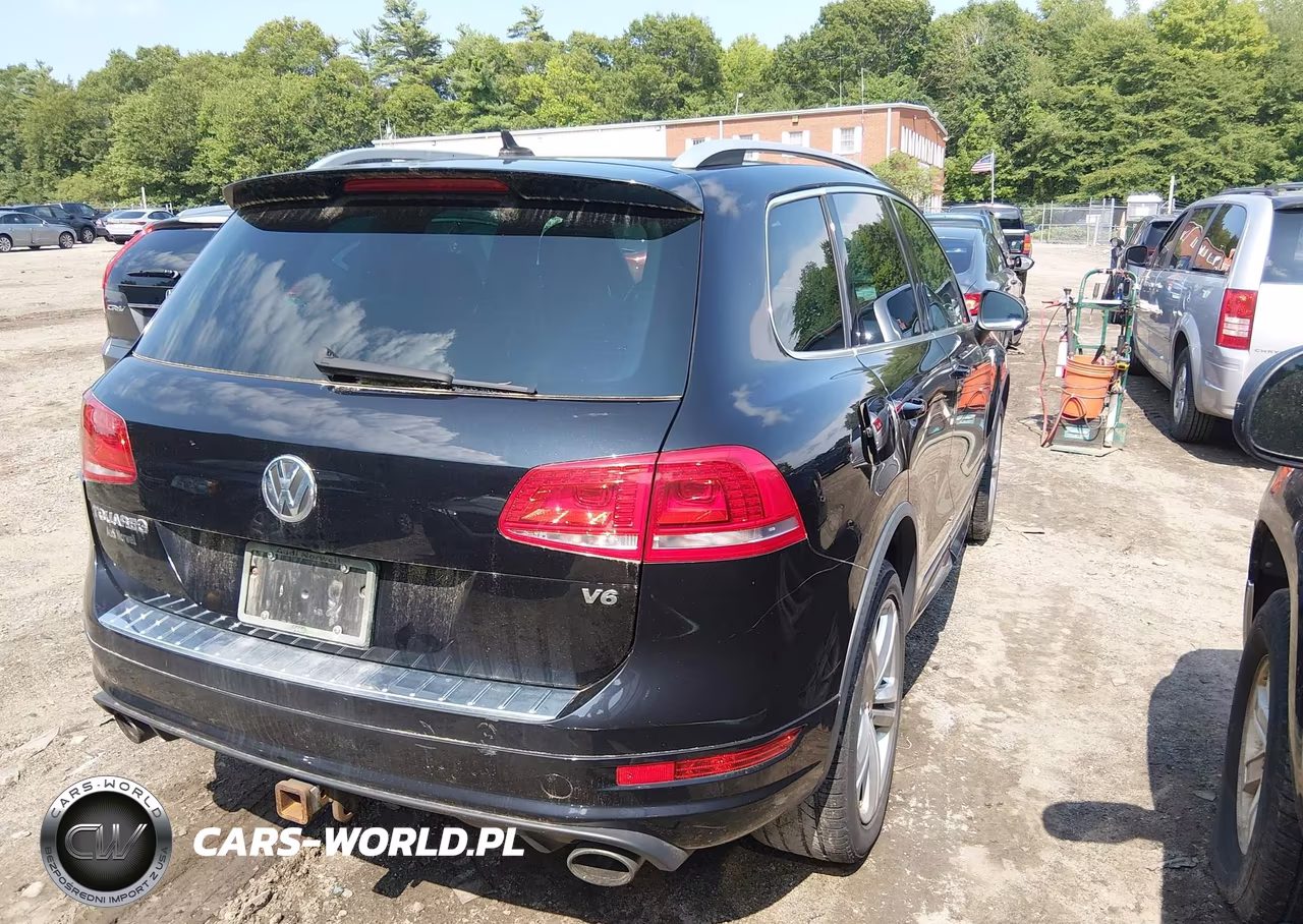 2014 Volkswagen Touareg 3.6L R-Line VIN:WVGDF9BPXED007516 - 4