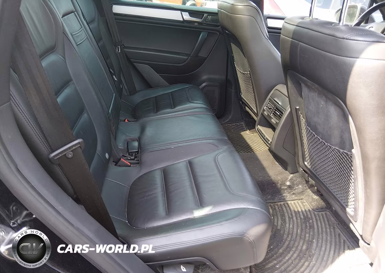2014 Volkswagen Touareg 3.6L R-Line VIN:WVGDF9BPXED007516 - 8