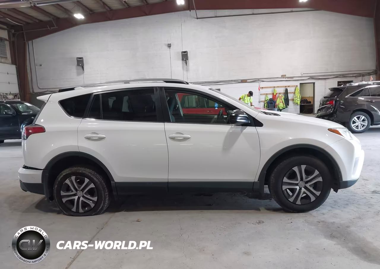 2018 Toyota Rav4 Le VIN:JTMBFREV4JJ723118 - 13