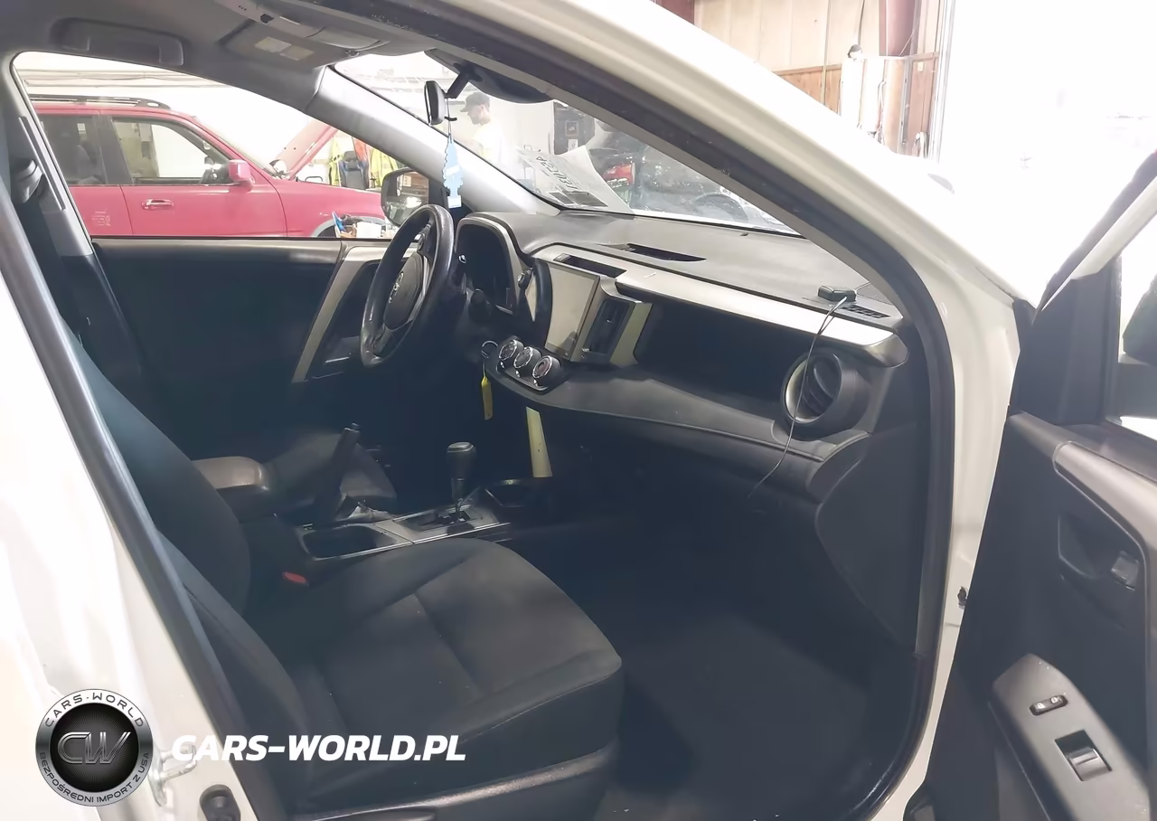 2018 Toyota Rav4 Le VIN:JTMBFREV4JJ723118 - 5