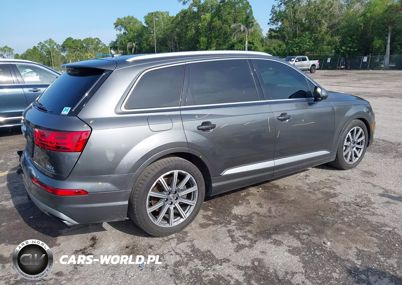 2018 Audi Q7 3.0T Premium VIN:WA1LAAF76JD037210 - 4