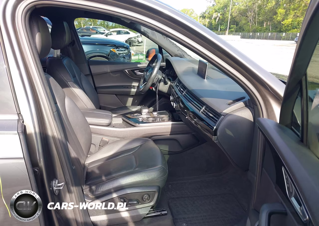 2018 Audi Q7 3.0T Premium VIN:WA1LAAF76JD037210 - 5