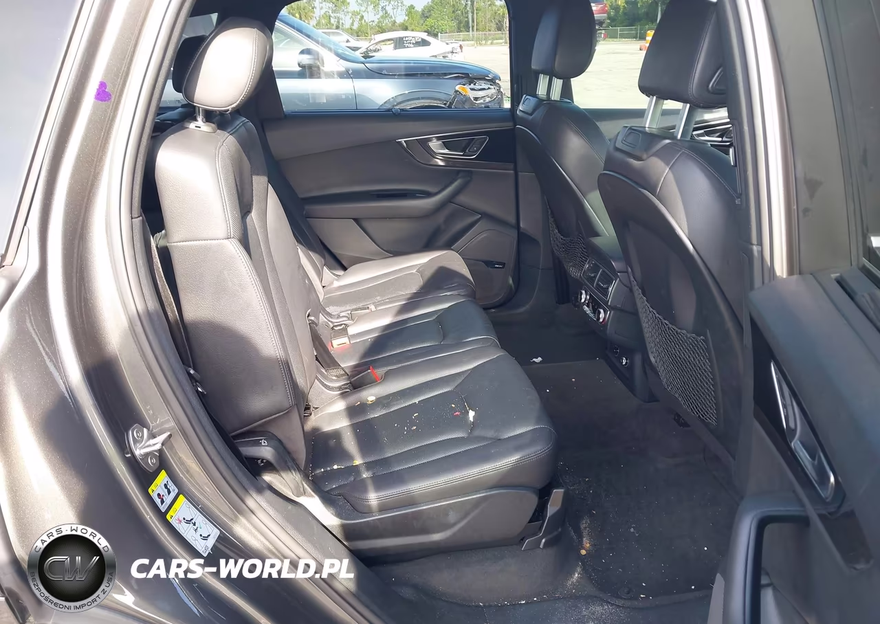 2018 Audi Q7 3.0T Premium VIN:WA1LAAF76JD037210 - 8